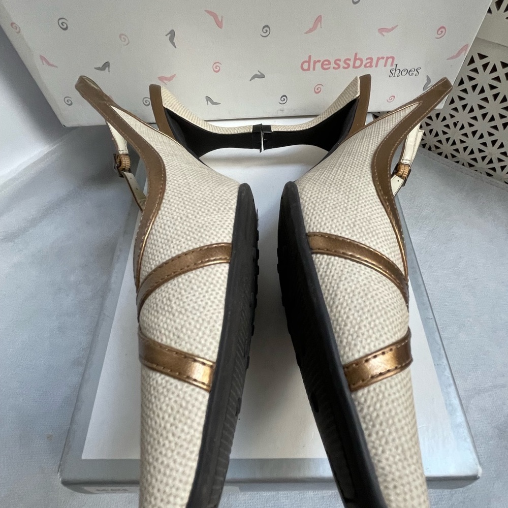 Beige shoes accented with gold trim Like new wore them once size 6.5 - Picture 2 of 3